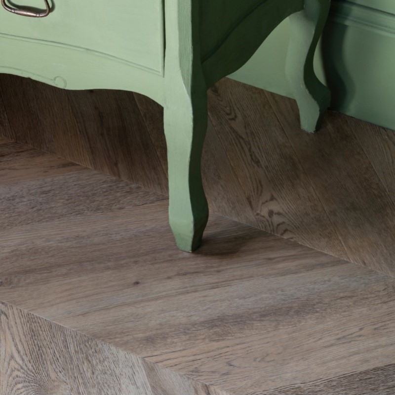 Виниловый ламинат VINILAM (ВИНИЛАМ) Коллекция PARQUET CHEVRON Дизайн RI153616CL4 Шеврон Шампань (1293*305*8.5 мм)